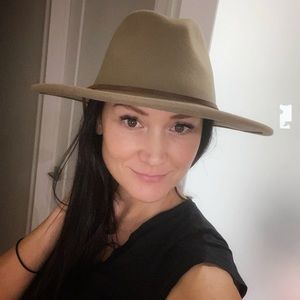 Meet your Posher, Carey